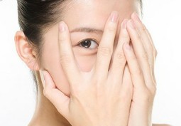 脸部神经受损嘴一动就歪怎么办？
